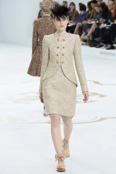 Look 12